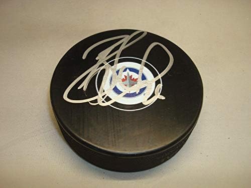 בלייק ווילר חתם על הוקי פוק של ויניפג ג ' טס עם חתימה של 1א
